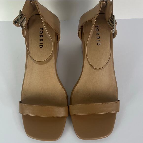 Torrid Wedge Sandals Size 7.5 Wide Tan Nude Faux Leather Strappy Zip Back Heel - Picture 8 of 9